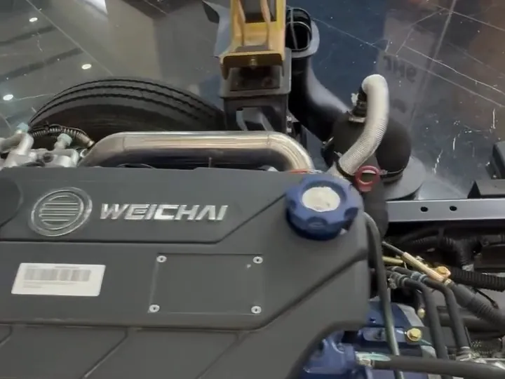 Motor Weichai Euro III de un camión FAW en taller